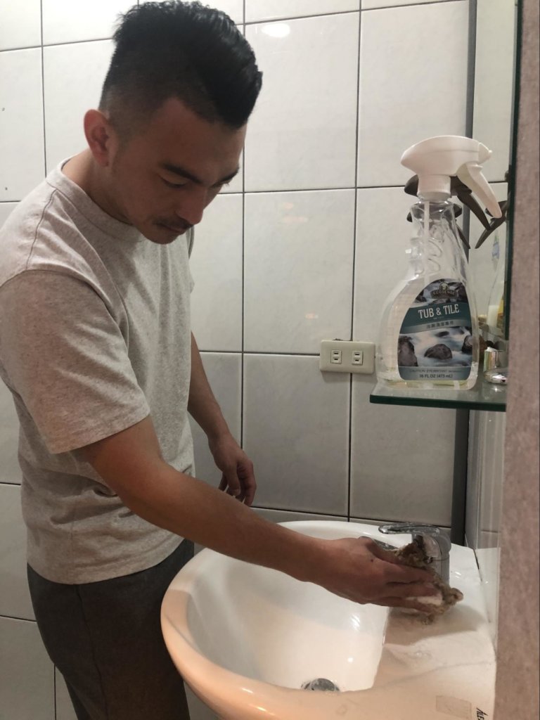 美樂家浴廁專家清潔劑清洗洗手台實測